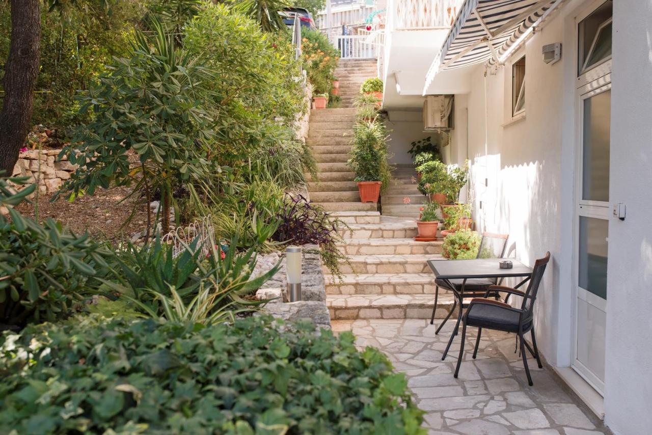 Guesthouse Sanela Pomena Exterior foto